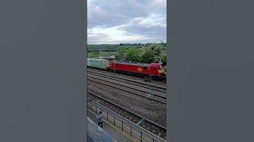 pair of freightliner class 90s passing tamworth low level #train #trainspottig