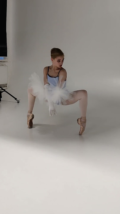 🇺🇦 Model poses for photoshoot📸 Ballet. Model Anna