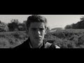 Laura Pausini - El valor de seguir adelante - Brenton Thwaites Video