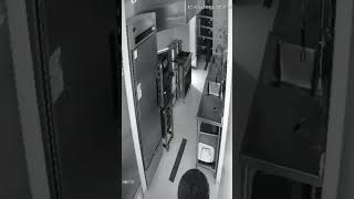 Algo no esta bien con la casa que rento. #terror #reddit #paranormal