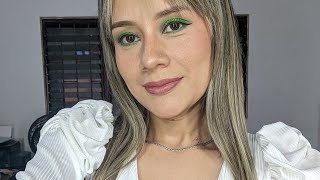 Glitter sin usar pegamento o primer #glittersinfotech #maquillajeprincipiantes #maquillajecolombia