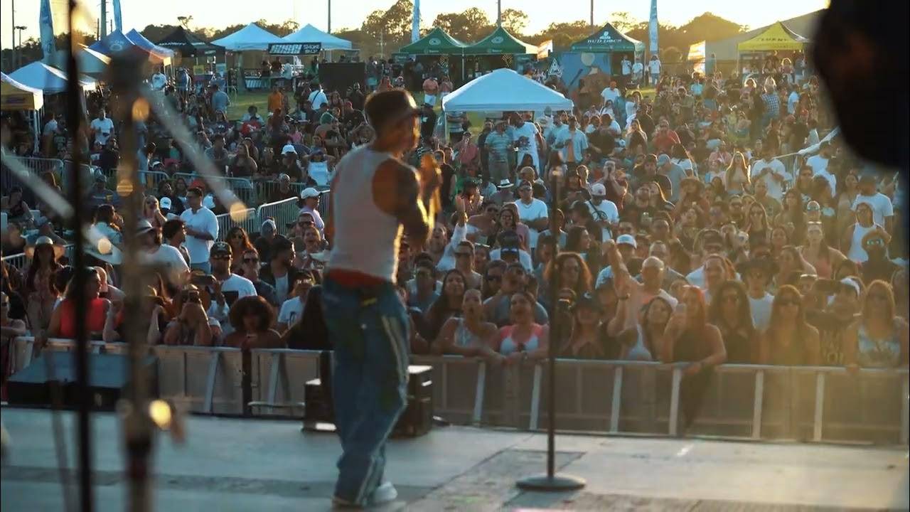 Mike Bahia en BAJO LA LUNA FEST 2022 (Orlando) YouTube