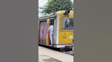 Train Manager Sir On Duty 12 Coaches Howrah Local Leaving Rishra Station #shorts #viral