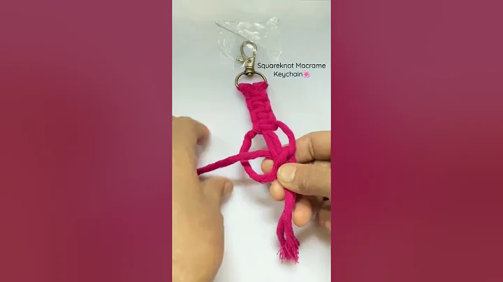 This Macrame Keychain is the perfect beginner project for people who want to try out macrame! 🌷