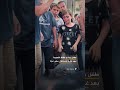 وداع مؤلم.. طفل فلسطيني يودع طفلا شهـ ـيـدا عقب غارة إسرائيلية على مدينة غزة