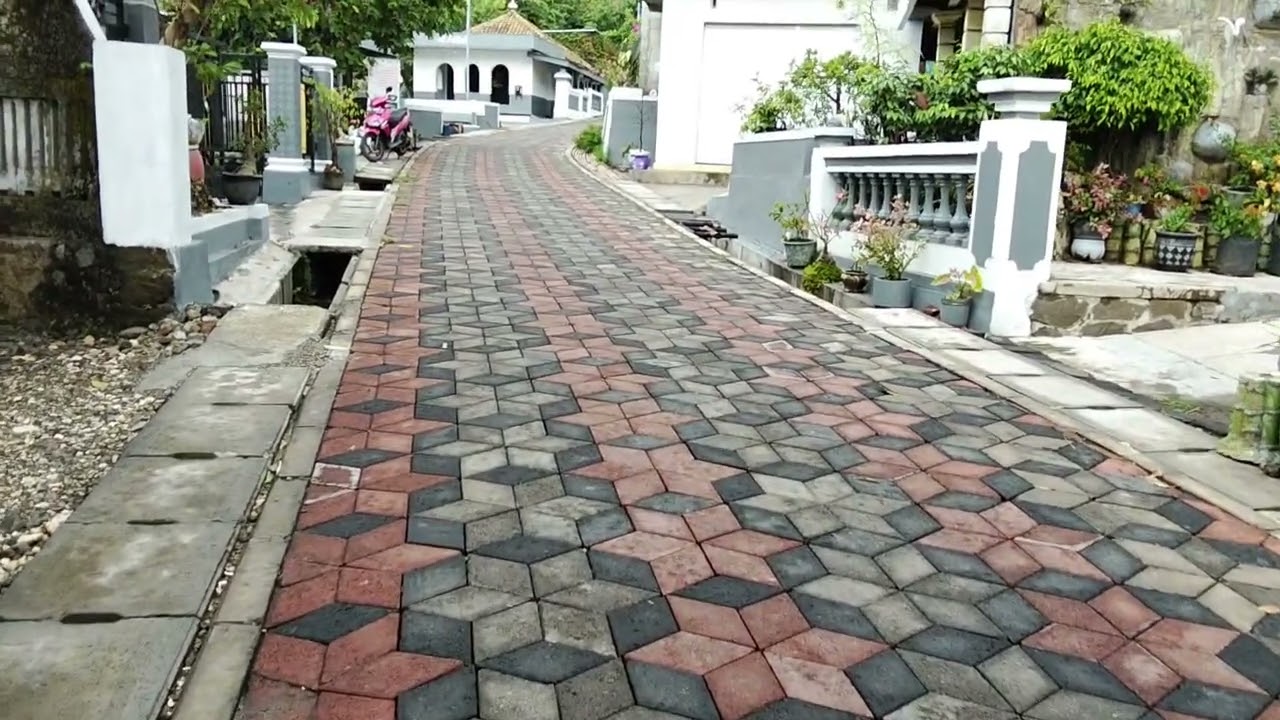 ПРОГУЛЯЙТЕСЬ РЯДОМ САМОГО ВЫСОКОГО ПАМЯТНИКА РЕОГ ПОНОРОГО В ИНДОНЕЗИИ!