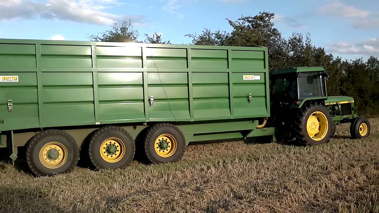 JOHN DEERE 2850 PULLING VERY LARGE TRAILER. YouTube