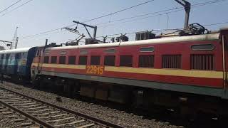 ITARSI 22915 WAP4 11059 Mumbai Ltt to chhapra Express xing with PUNE WDG4 12460 Ajni Ltt Express