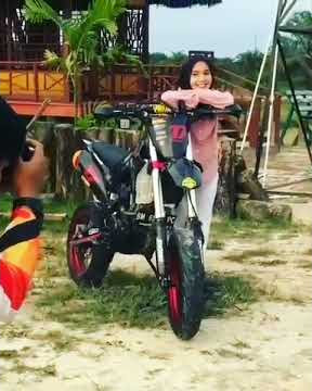 Story WA supermoto uw. Lagu yang manis tapi bukan gula