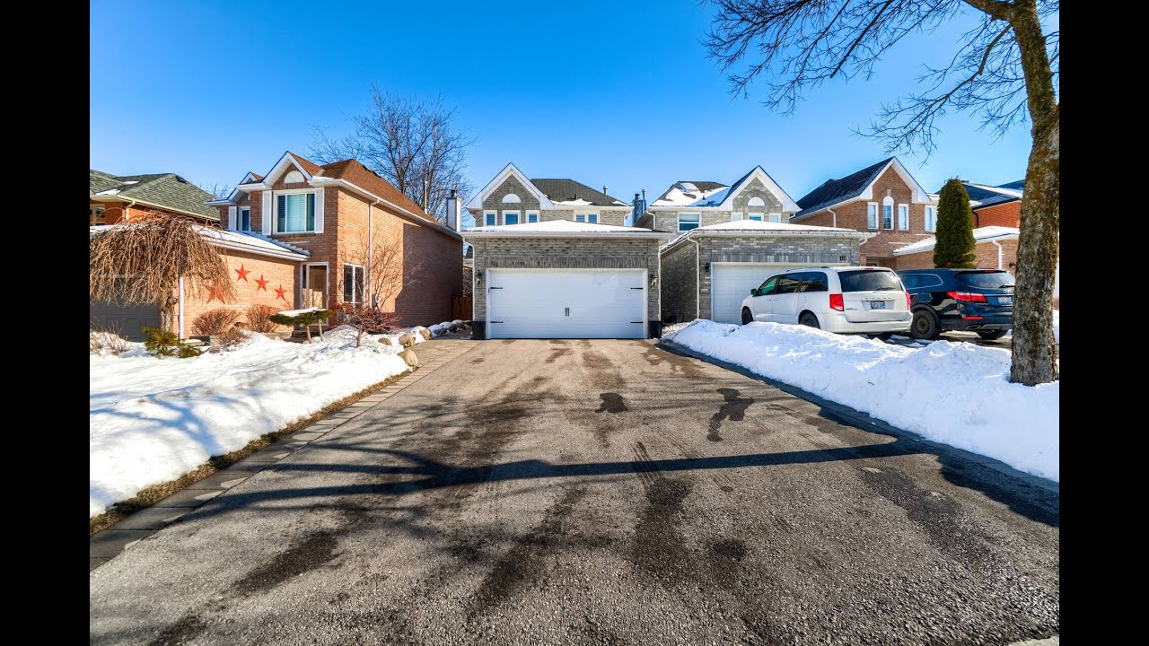 111 Sandfield Drive, Aurora Home for Sale - Real Estate Properties for Sale