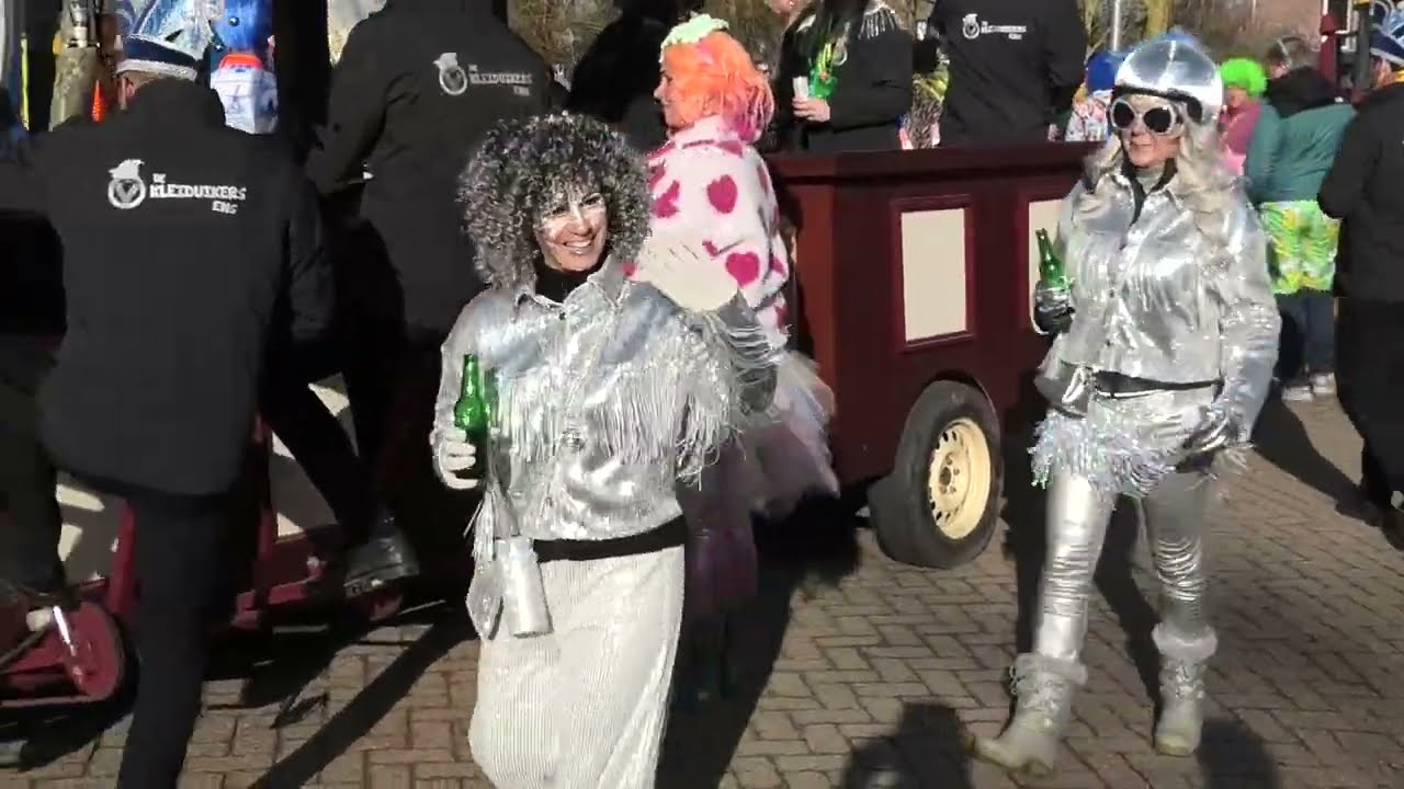 Carnavals optocht CV Kleiduikers Ens