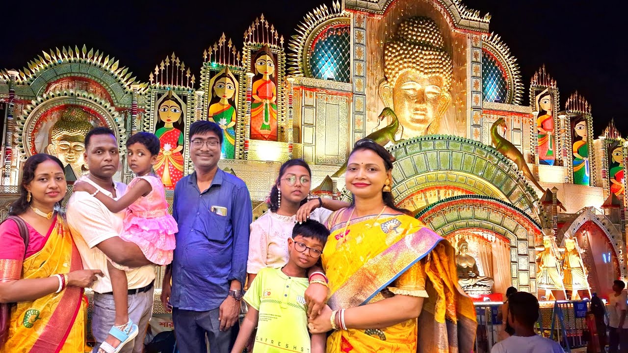 ষষ্ঠীতে বাপের বাড়ি হয়ে ১৫ টা প্যান্ডেল ঘুরে রেস্টুরেন্টে খেয়ে ভোরে বাড়ি ফিরলাম।