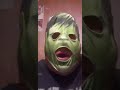 Бруталният Вини Джоунс маскиран като Шрек.