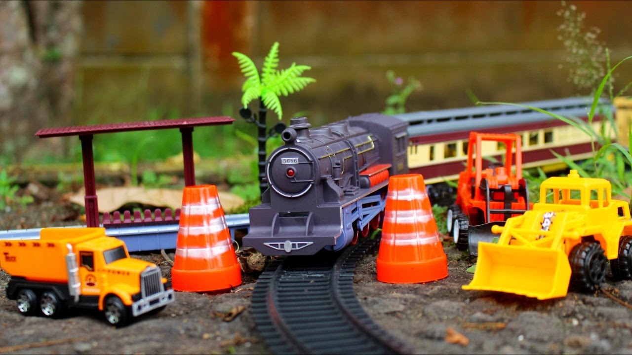 Wow!! Berburu Mainan Kereta Api Hanyut Di sungai - Merakit Kereta Api Fenfa | Kereta Pintar