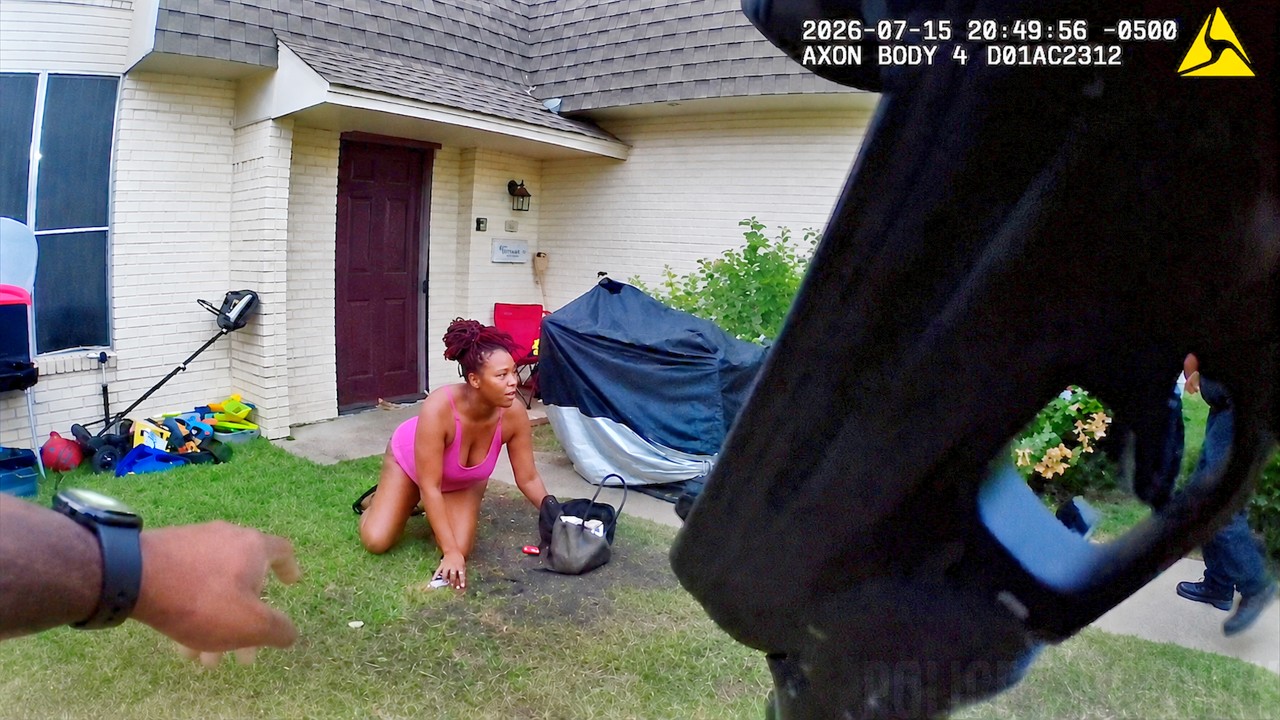 officer fires at fleeing woman video