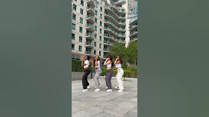 Uncle Waffles Ft. Royal MusiQ - ZENZELE (Official Dance Video)