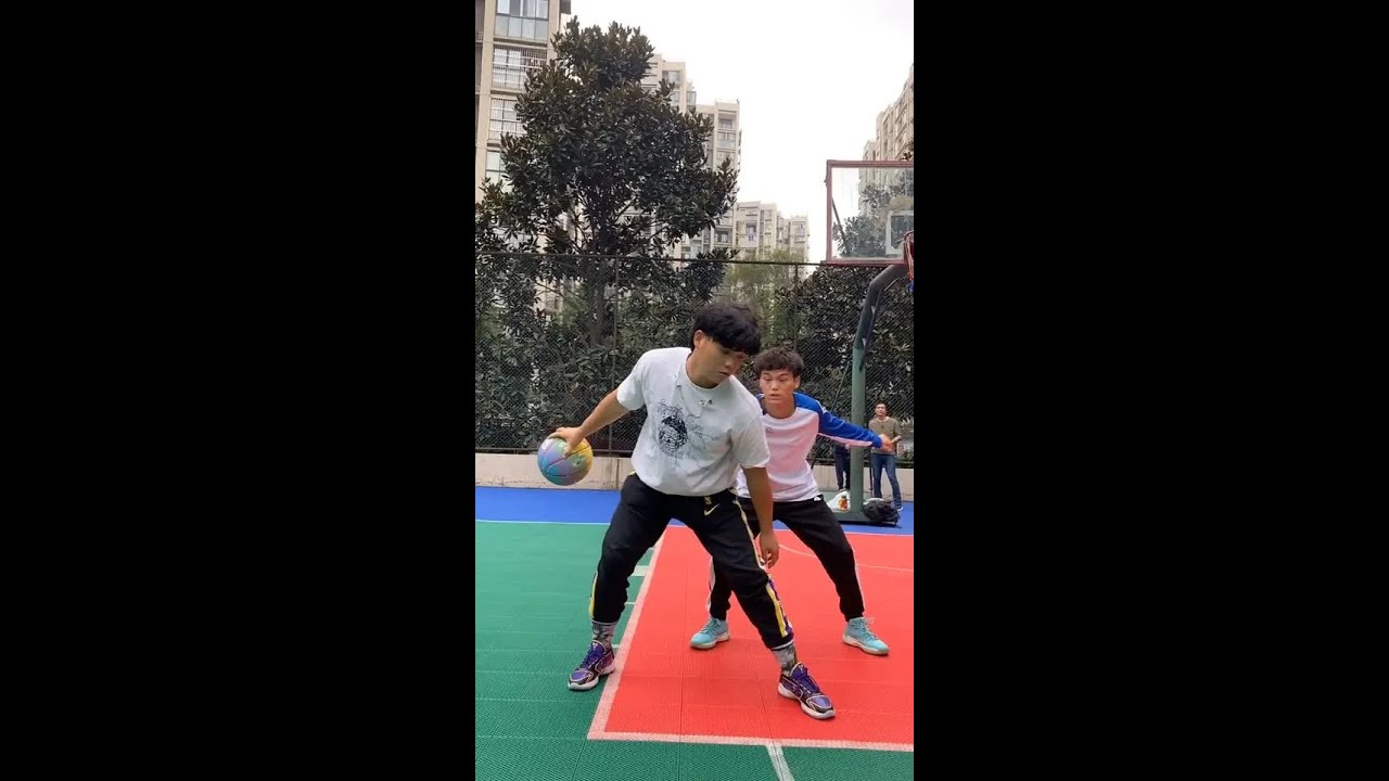 What makes you love basketball? Please also comment on your favorite NBA star!