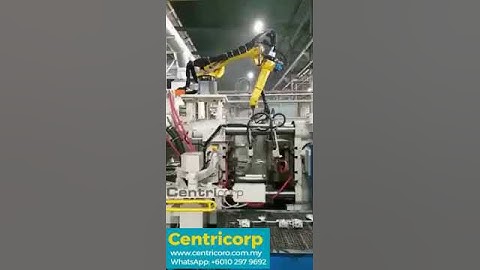 Centricorp - Robot arm at Injection Molding Machine