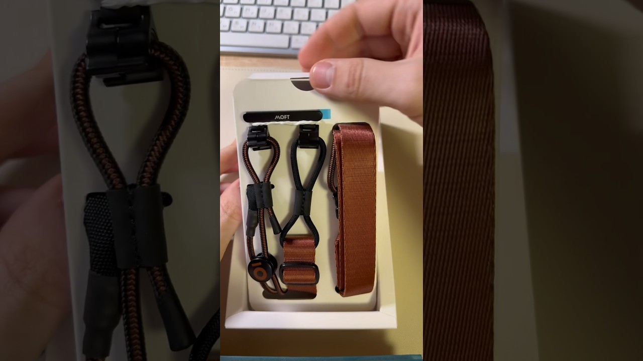 Moft lanyard with 15 pro max