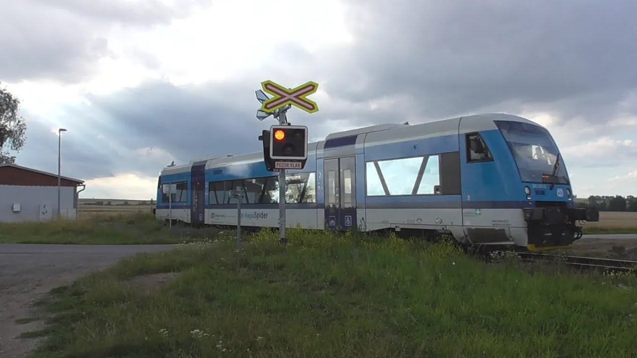 Železniční přejezd (AŽD LED PV) Vesce - 8.7.2022 - YouTube
