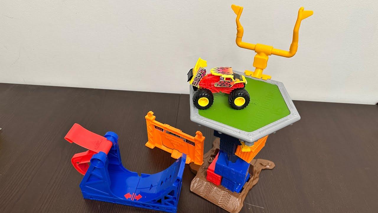Monster Jam Smash & Bash Crash Course Playset Toys Unboxing - YouTube