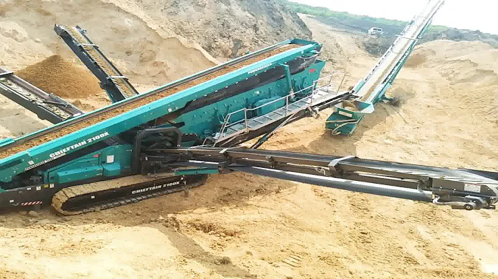 2100 powerscreen screening plant in action.