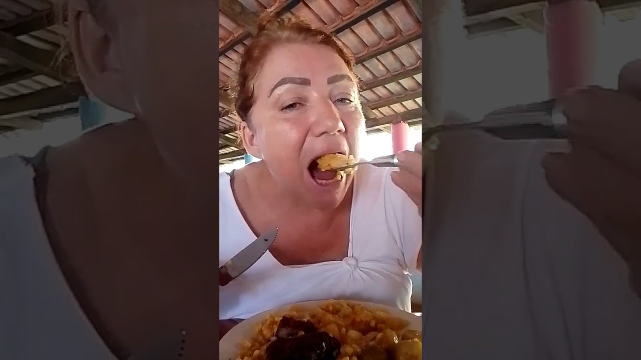 Almoço de sábado carne bem assada.