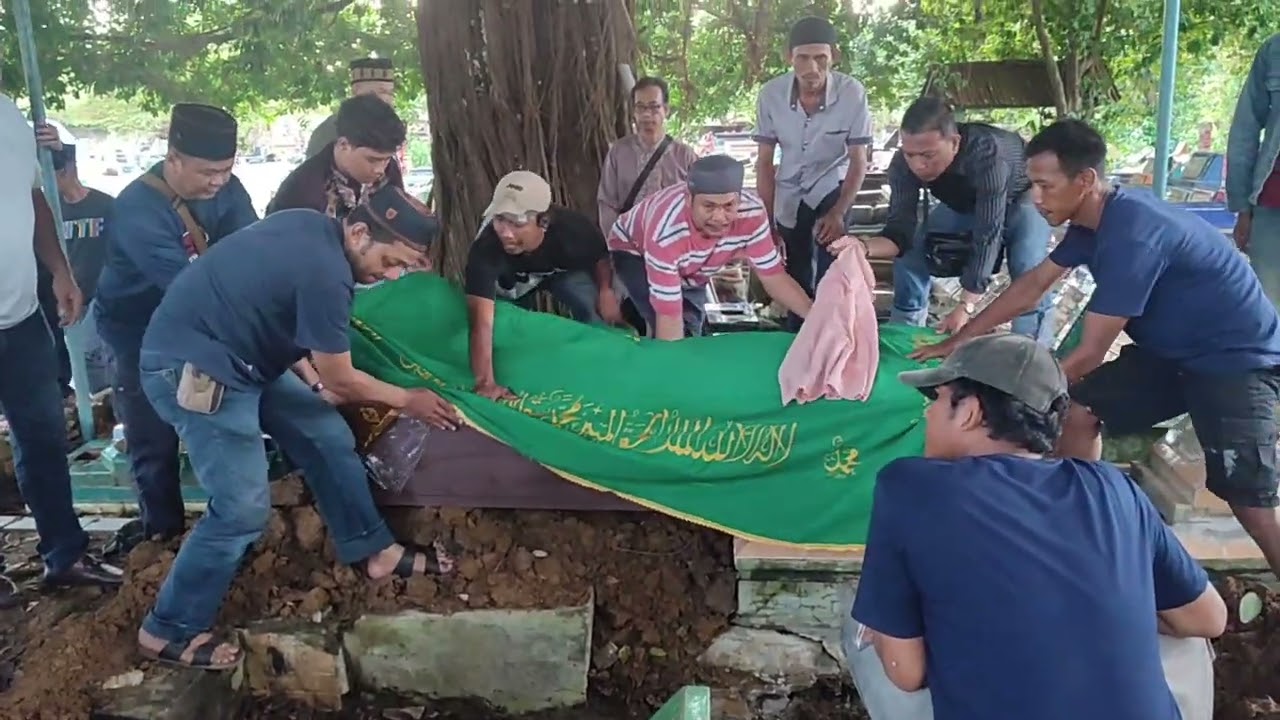 Proses Pemakaman Meutia Ayu Binti Isyrin Ibrahim