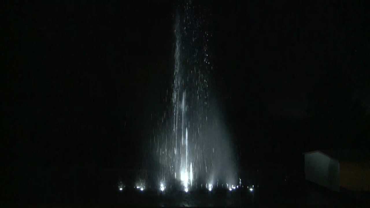 Fountains of Bellagio replica playing 'Jingle Bells' by Rosemary