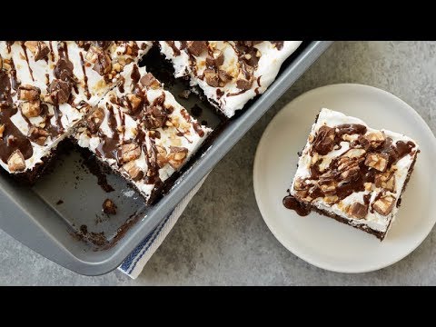 snickers™-candy-bar-dump-cake-|-betty-crocker-recipe