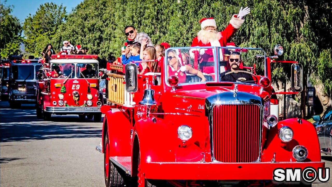 𝗦𝗔𝗡𝗧𝗔 𝗥𝗢𝗟𝗟𝗦 𝗧𝗛𝗥𝗢𝗨𝗚𝗛 𝗦𝗔𝗡𝗧𝗔 𝗠𝗢𝗡𝗜𝗖𝗔: Firefighters and Police Lead Candy Cane Drive Convoy