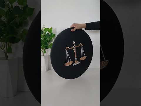 لوحة فخم لشعار ميزان العدالة