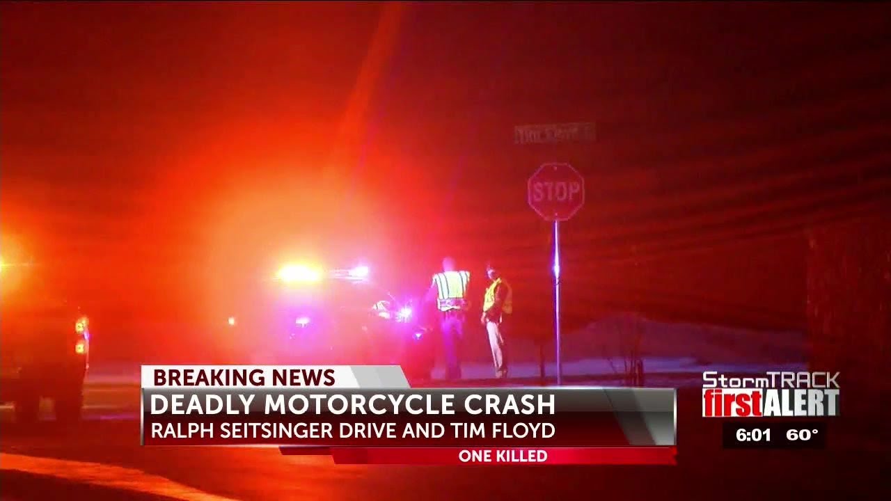 Crash in far east El Paso kills motorcyclist - YouTube