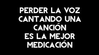 Video thumbnail of "La Maravillosa Orquesta del Alcohol (La M.O.D.A.) - Suelo gris (Letra - Lyrics)"