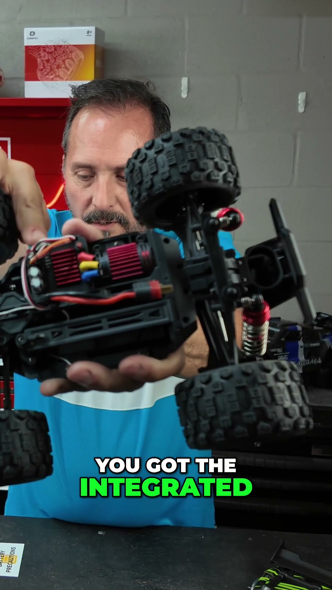 DEERC 1611 RC CAR Review | BUILT TOUGH | Doug & Niki - YouTube