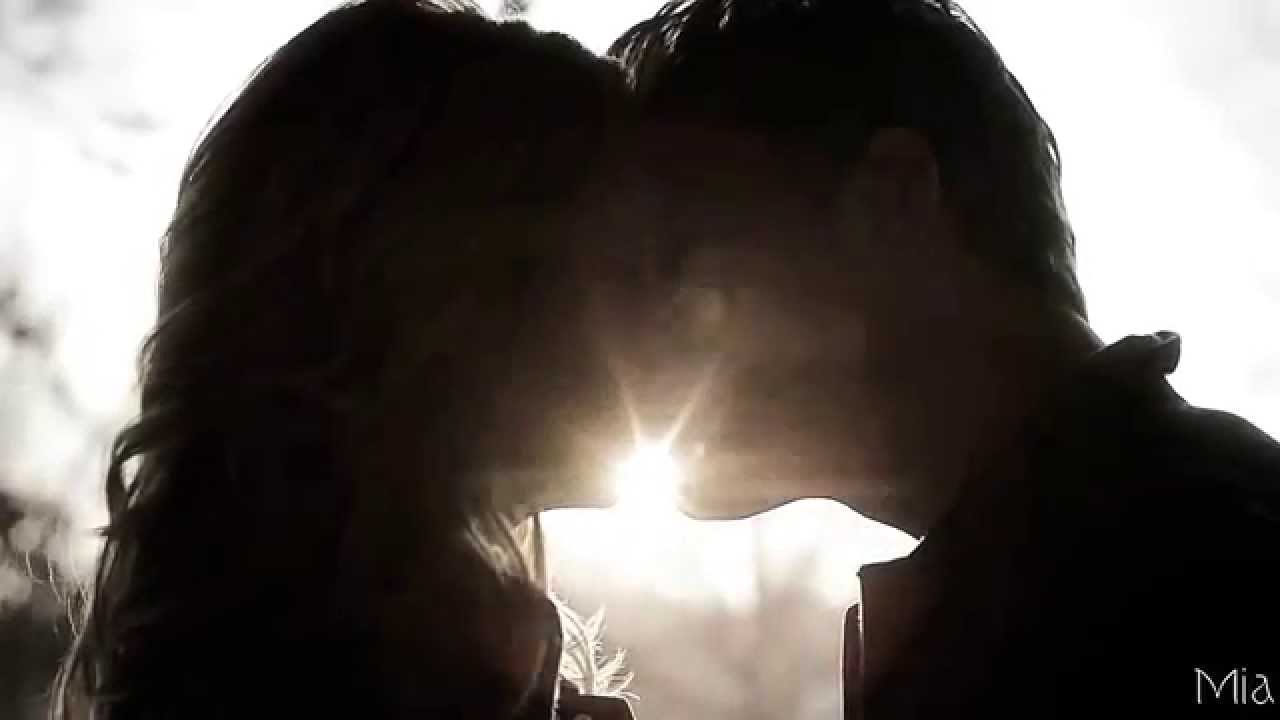 Песня обними меня поцелуй в последний раз. Поцелуй. Последний поцелуй. Романтика поцелуй. Парень и девушка целуются.