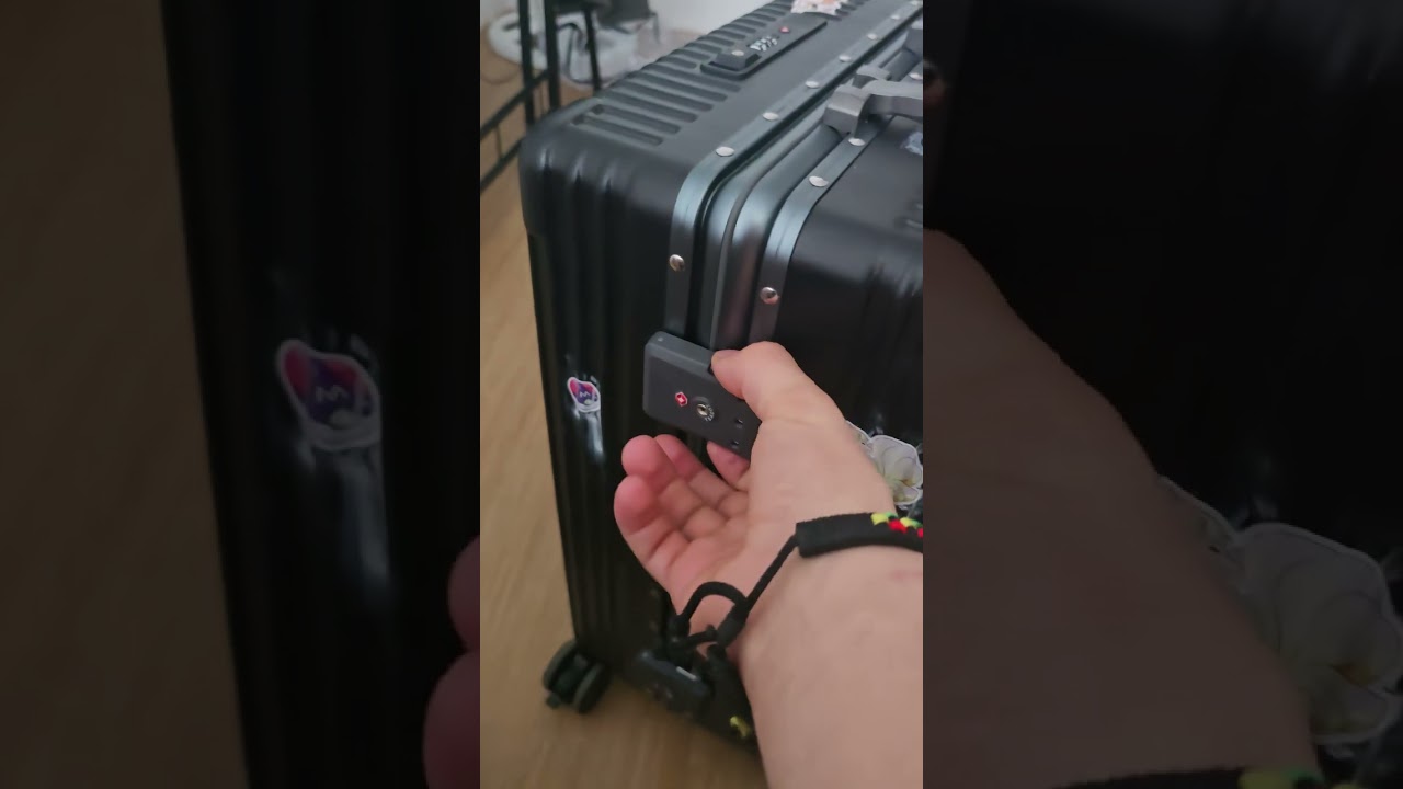 Nobl travel suitcases setting locks