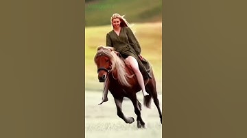 Cô gái cưỡi ngựa trên thảo nguyên thật đẹp và lãng mạn 🦄