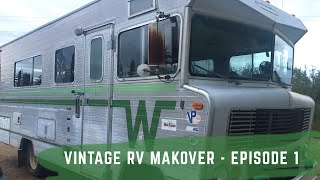 Firing Up This Old Bus! | S01 E01 | Restoring Vintage RV