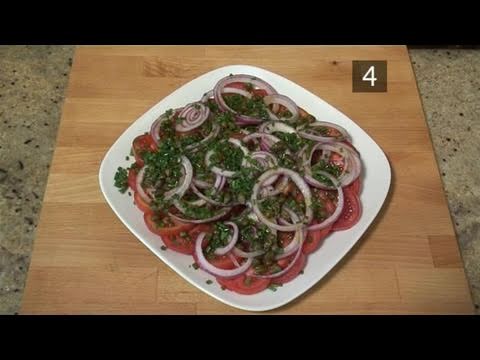 Como preparar Tomate, Cebola, Caper & Chive Salad