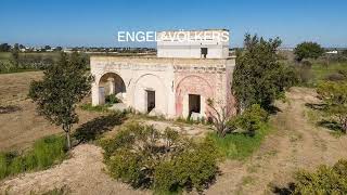 Colonial villa with pool in rough shell condition