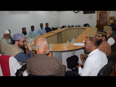 Mirwaiz-e-Kashmir Chairs Auqaf meet, Reviews Restoration Work, Drainage Concerns Around Jama Masjid
