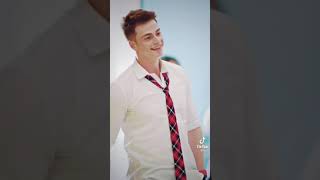 Tüm Yakışıklılar Toplanmış Şlerim