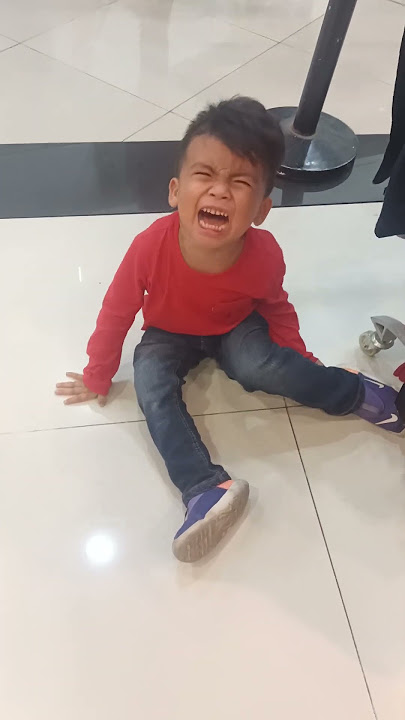 Alvaro nangis di mall karna minta beli mainan #youtube #like #shortvideo #subscribe #shorts