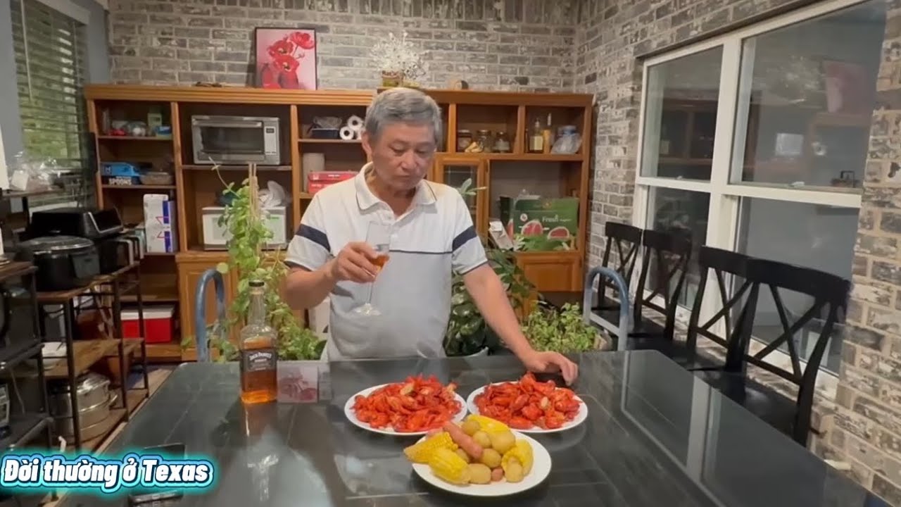 Buổi tối với món tôm đất luộc