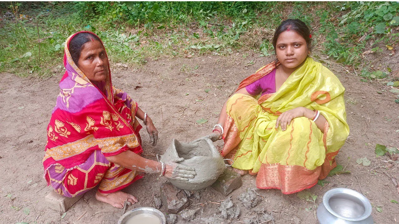 লোহার ভাঙ্গা কড়াই দিয়ে উনুন তৈরি || Oven is made with a broken iron pan || Priyanka's vlog ||