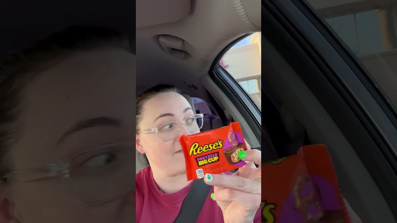 FREEEEEE REESES BIG CUPS AT WALGREENS RUN RUN RUDOLPH!!!!!! 