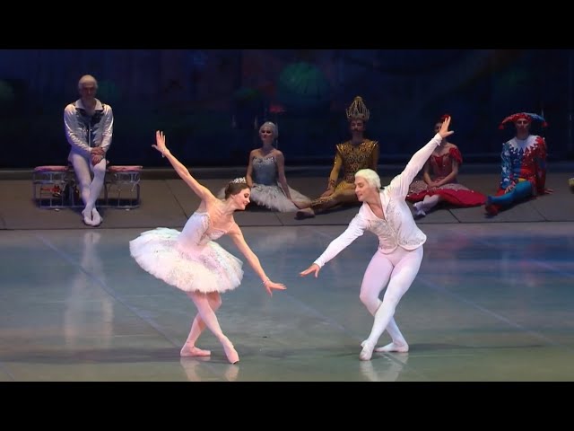 Pas de deux 