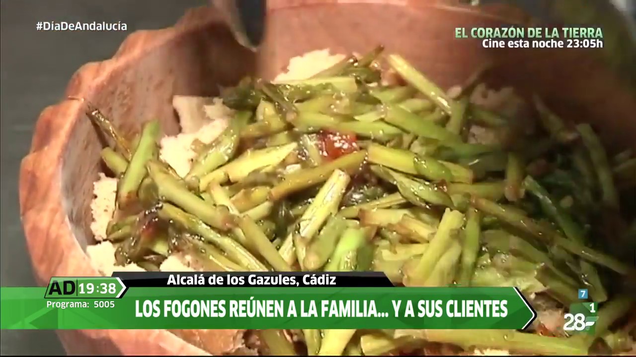 Gazpacho caliente y refrito de espárragos en Venta Patrite de Alcalá, en Andalucía Directo