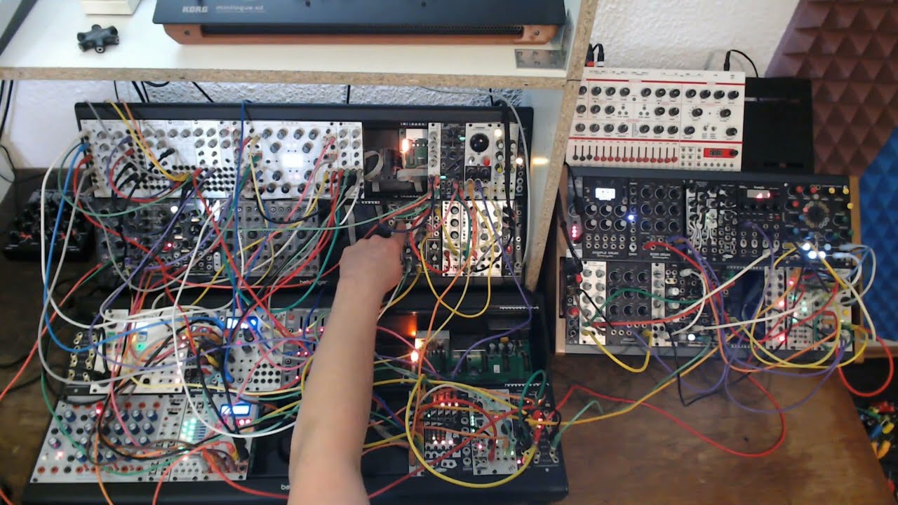 Modular Synth Performance IDM Jam - Flame 4 VOX, Doepfer A 111-4 , Ericasynth Bassline & Bassdrum2